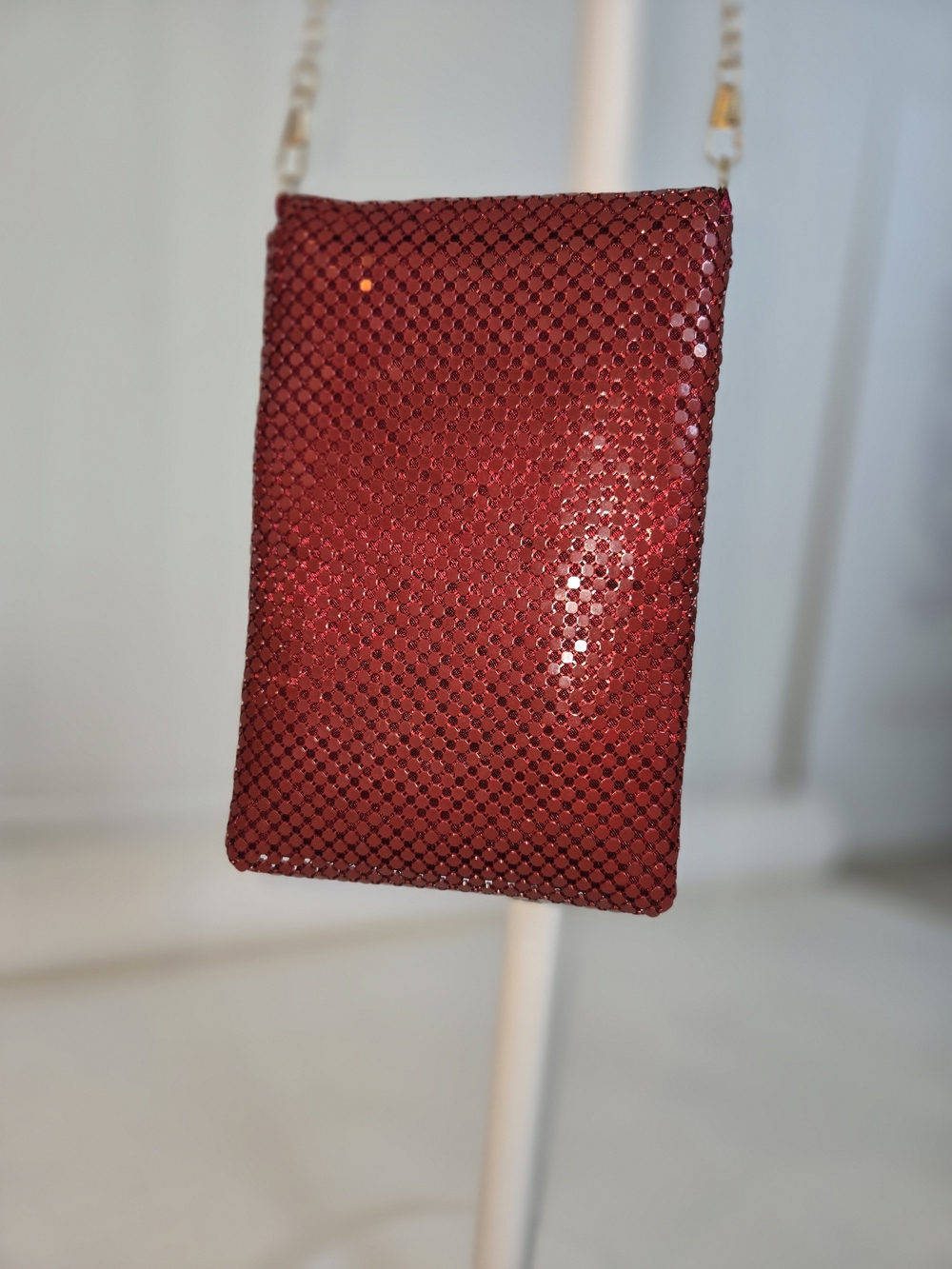 Woman's Red Crystal Mesh Crossbody Bag with Gold Chain Shoulder Strap Phone Bag - Picture 3 of 9